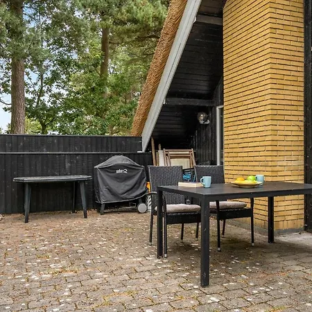 Lovely In Vaeggerlose With Kitchen